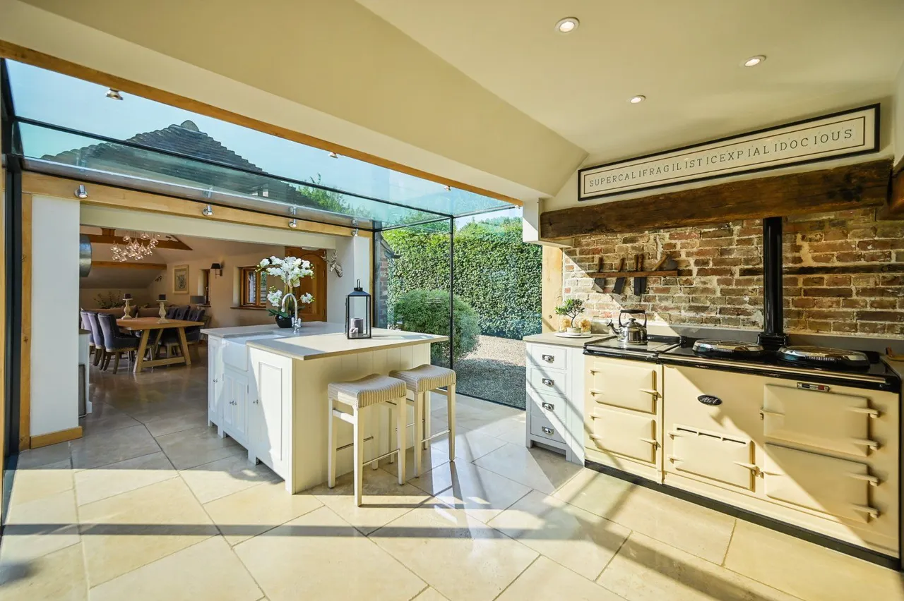 Bulltown Lane, West Brabourne, Kent, TN25 5NB, photo 6