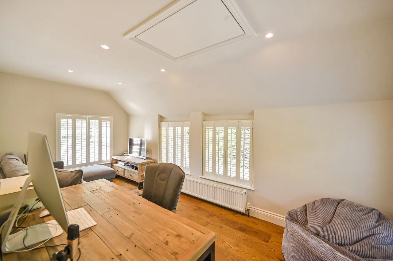 Bulltown Lane, West Brabourne, Kent, TN25 5NB, photo 10