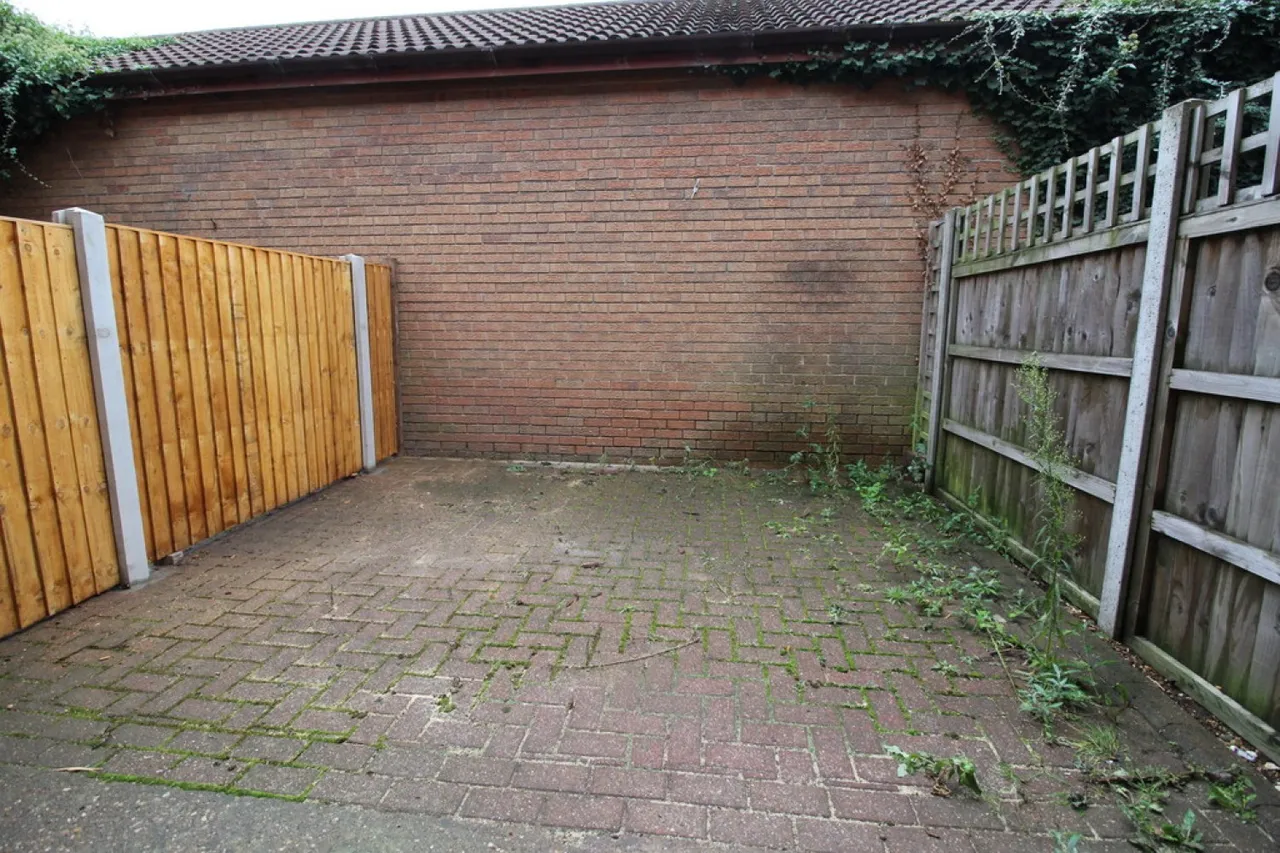 Mackender Court, Ashby, DN16, photo 8