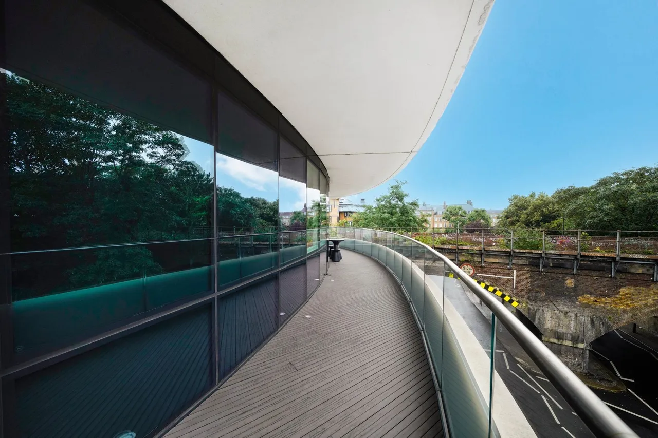Lombard Road, London, SW11, photo 6