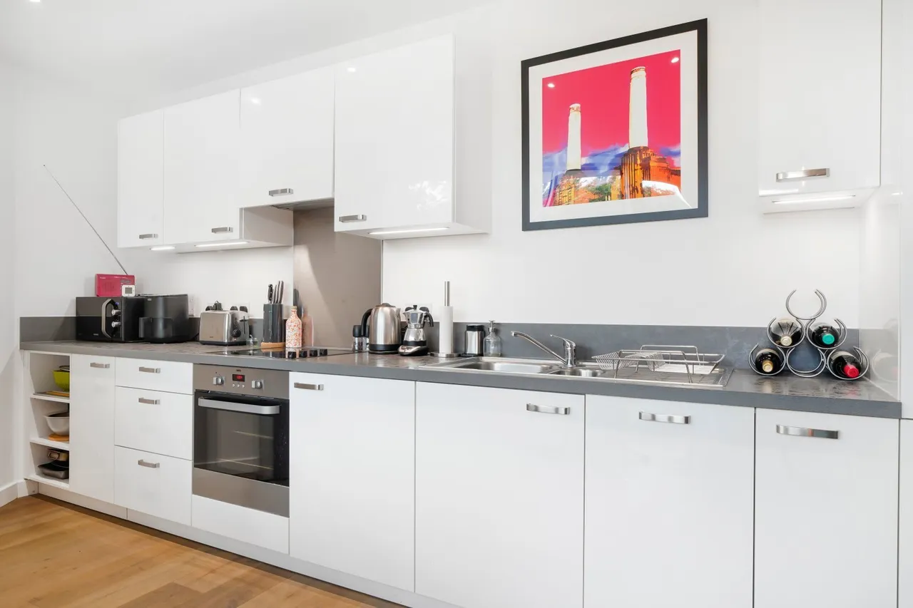 Lombard Road, London, SW11, photo 9