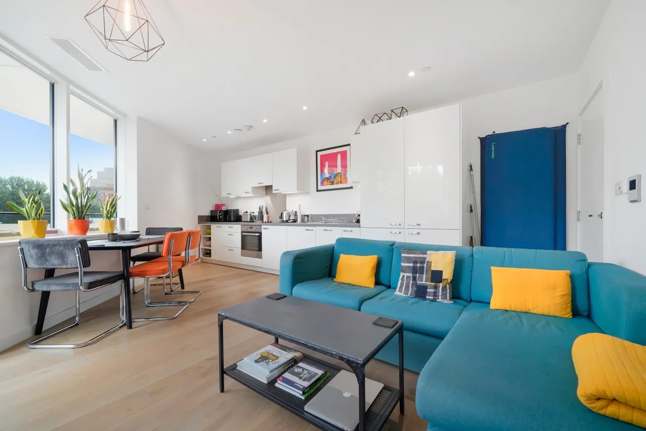 Lombard Road, London, SW11, photo 10