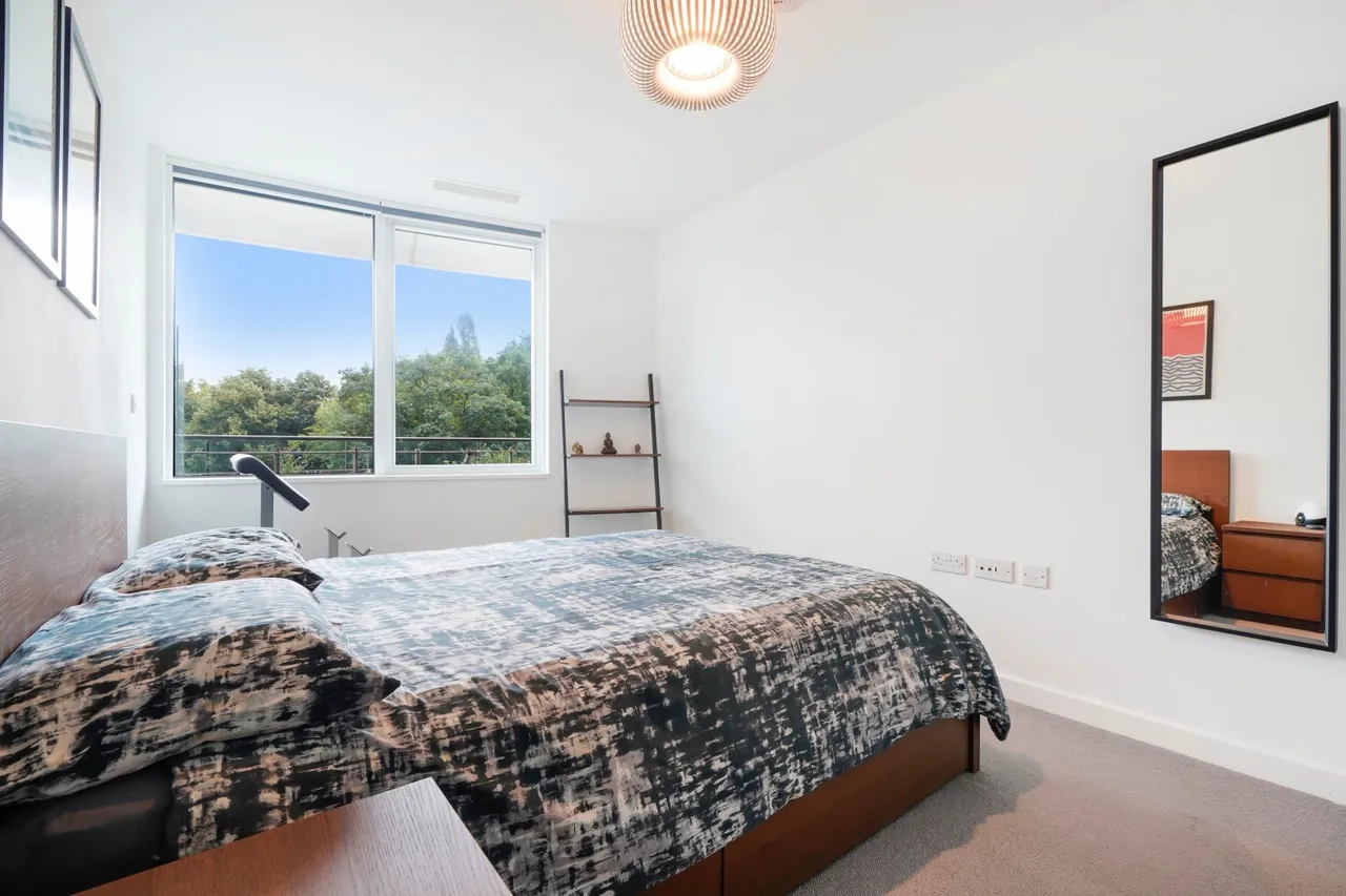 Lombard Road, London, SW11, photo 12