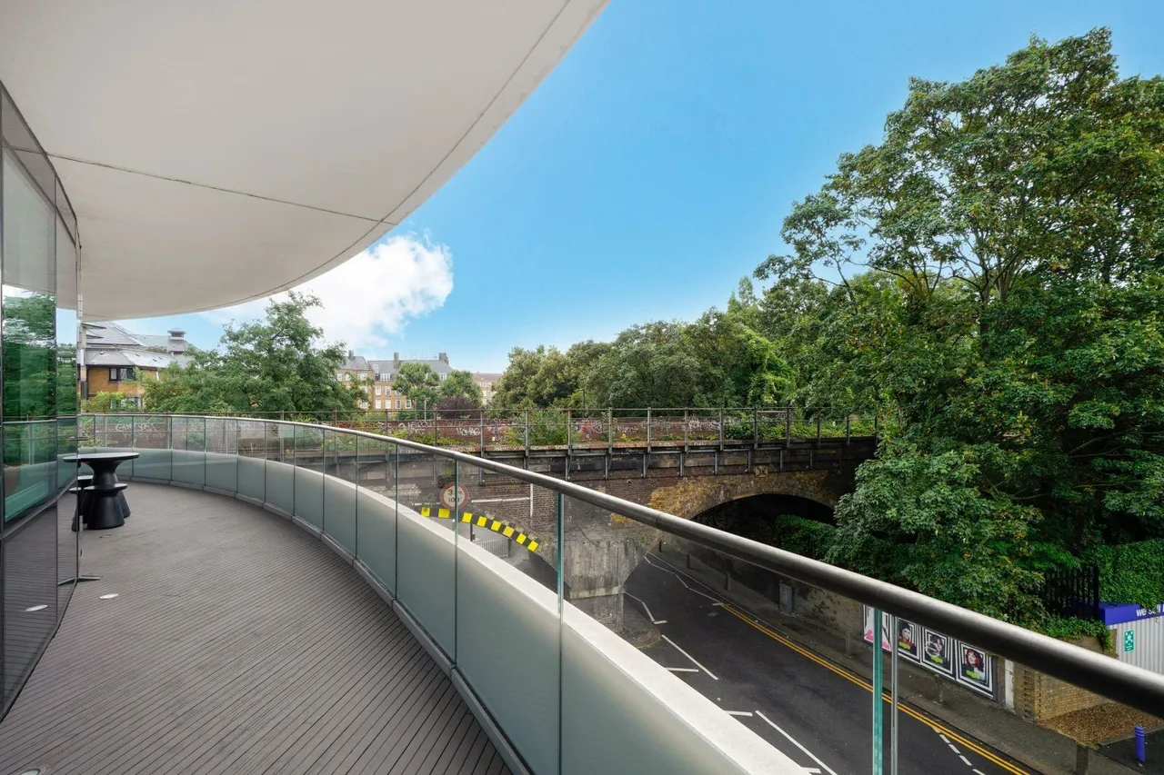 Lombard Road, London, SW11, photo 5