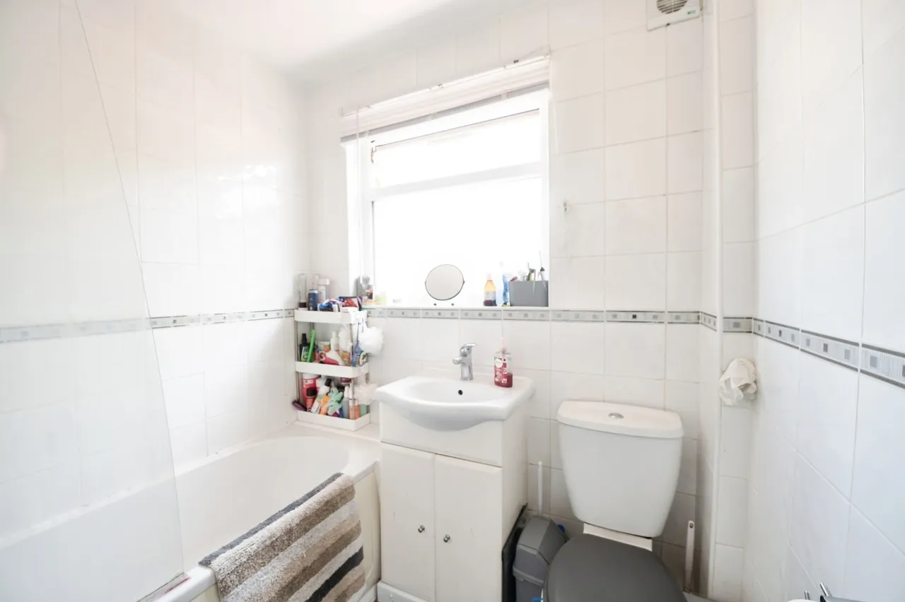Cross Road, Mawneys, Romford, RM7, photo 13