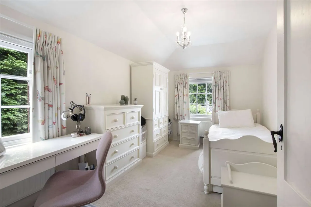 Brasted Road, Westerham, Kent, TN16 1LJ, photo 11