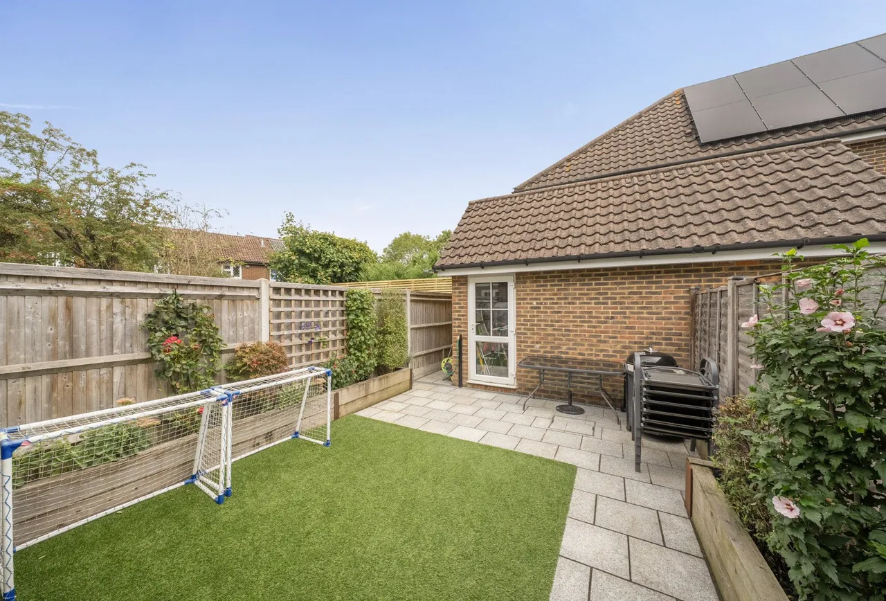 Forge Place, Hookwood, RH6 0AL, photo 3