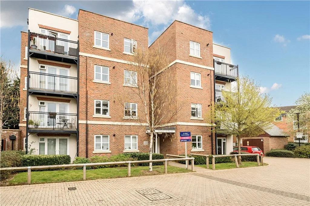 2 bed flat for sale, Kenmare Close, Ickenham, UB10