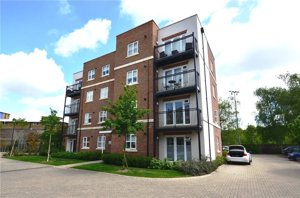 Kenmare Close, Ickenham, UB10, photo 2