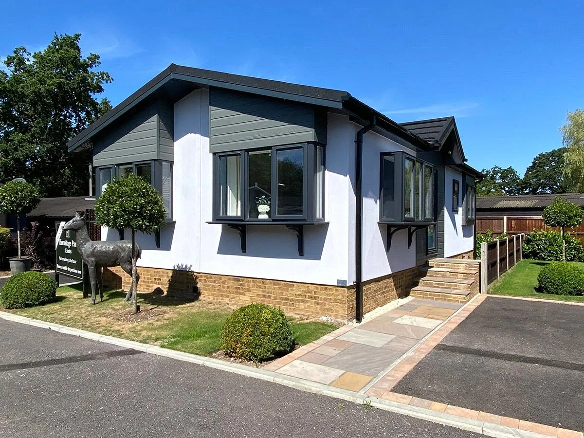 Hermitage Park, Warfield, Bracknell, Berkshire, RG42 6AS, photo 2