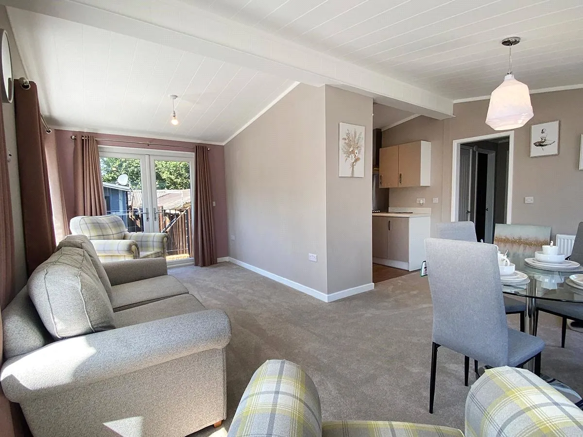 Hermitage Park, Warfield, Bracknell, Berkshire, RG42 6AS, photo 4