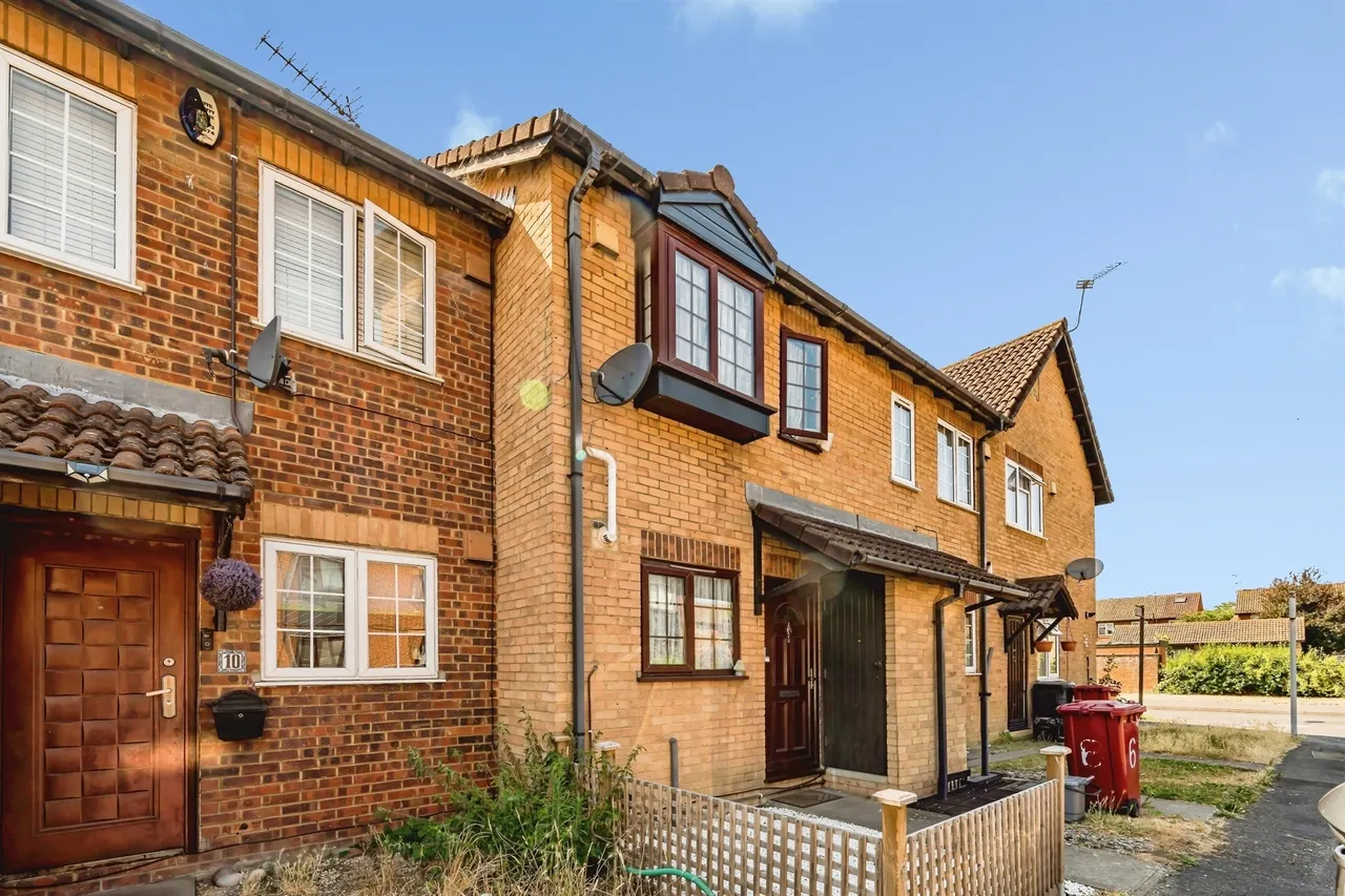 2 bed house for sale — Bruce Close, Slough