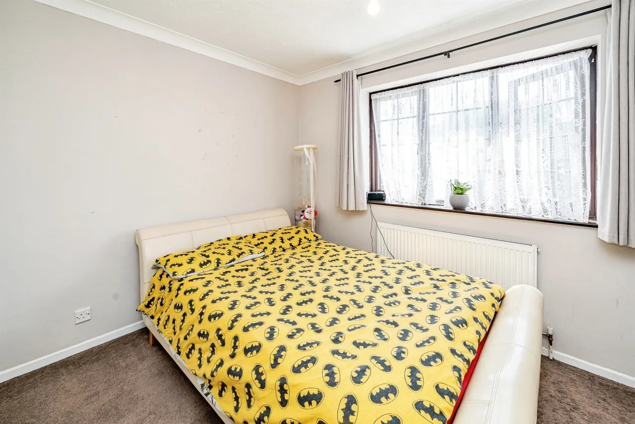 Bruce Close, Slough, photo 8