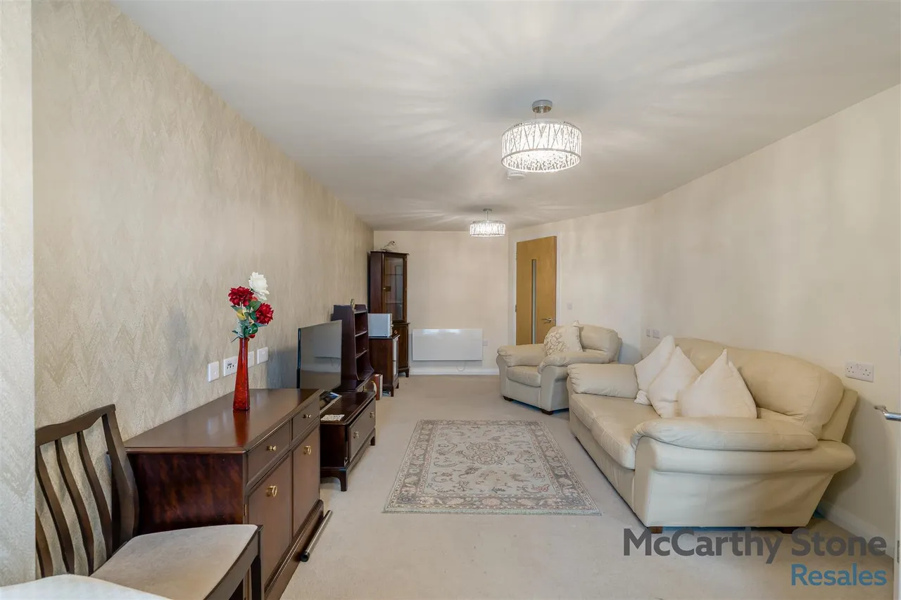 Burlington Gardens, Leyland, PR25, photo 4