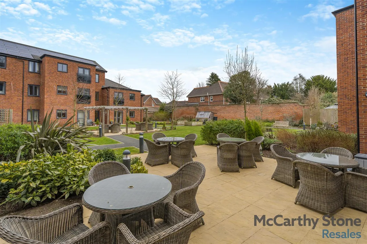 Burlington Gardens, Leyland, PR25, photo 11