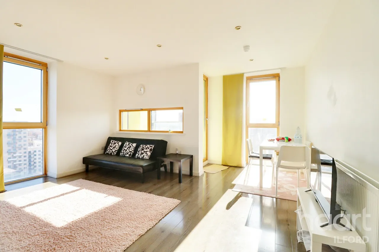 2 bed flat to rent, Barking, IG11