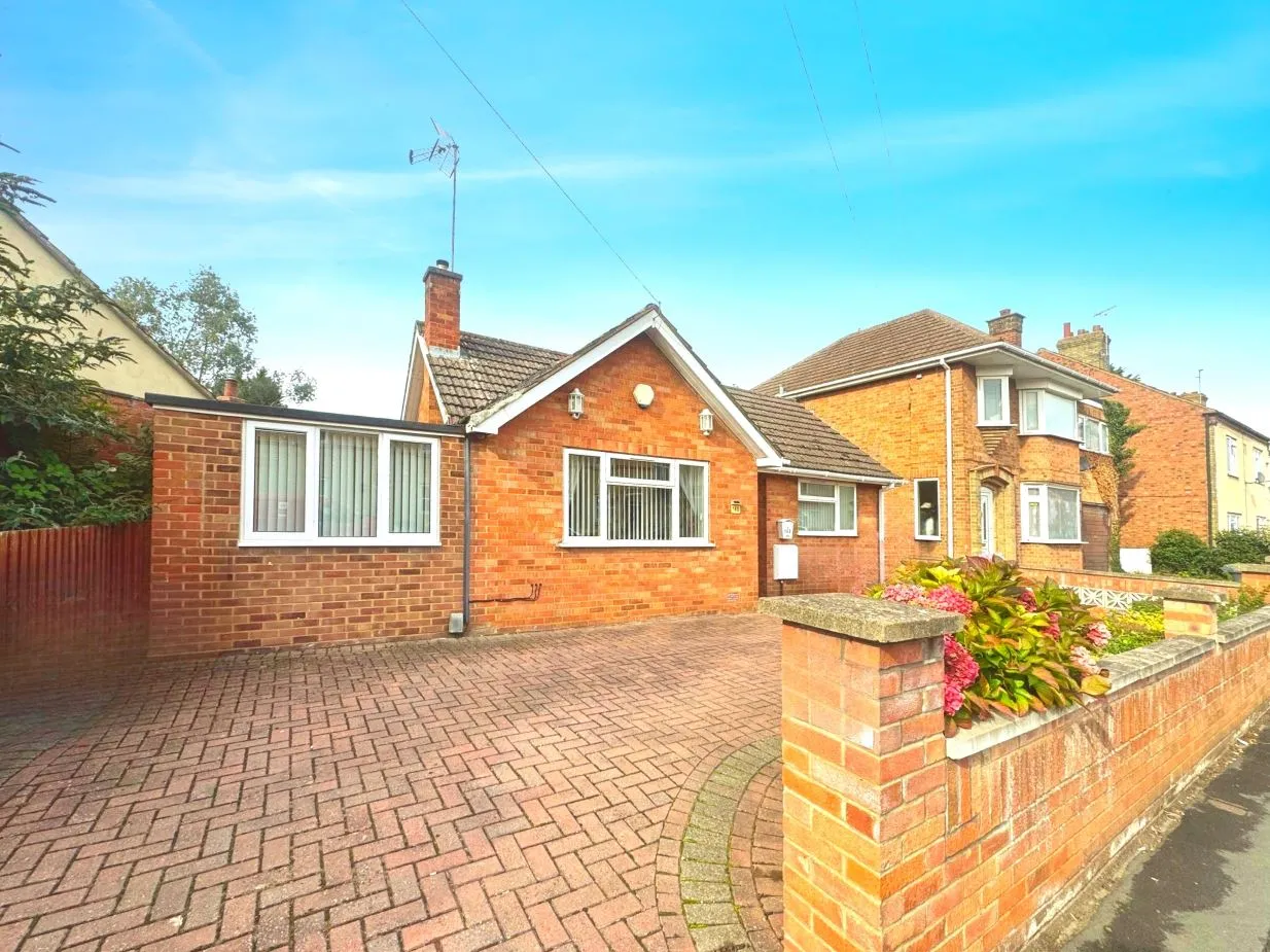 2 bed house for sale — Crown Street, Peterborough, PE1