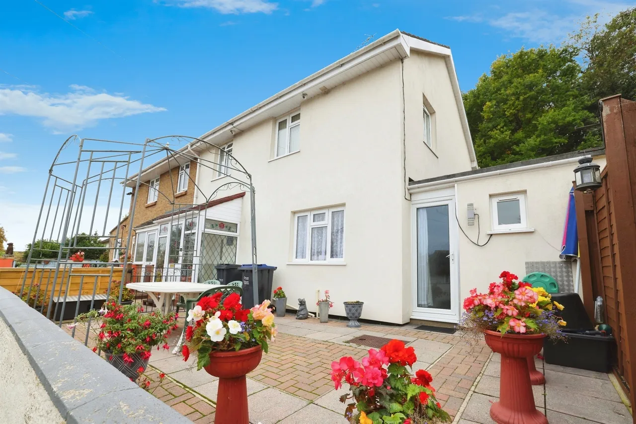 3 bed house for sale — Olivier Close, Salisbury
