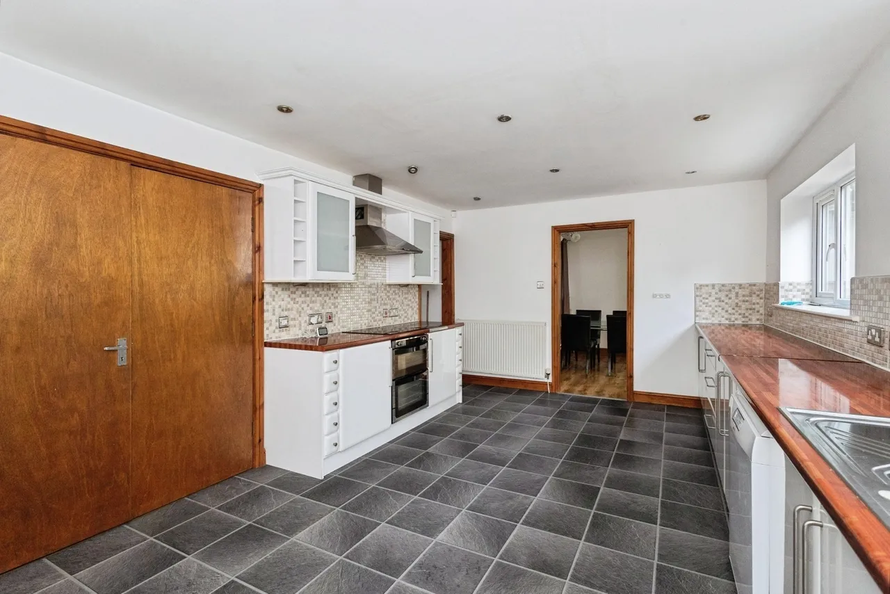 St. Anthonys Drive, ASHTON-UNDER-LYNE, Lancashire, OL5, photo 14