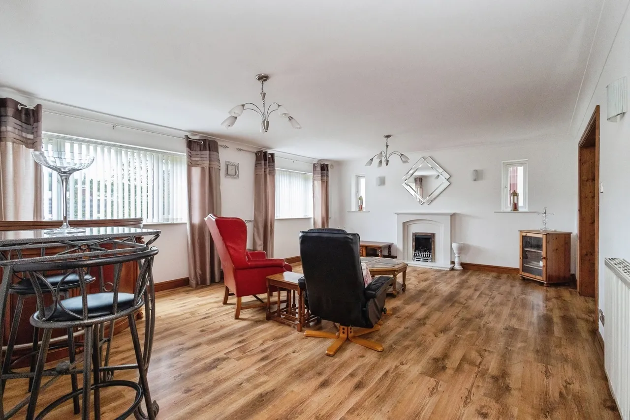 St. Anthonys Drive, ASHTON-UNDER-LYNE, Lancashire, OL5, photo 10