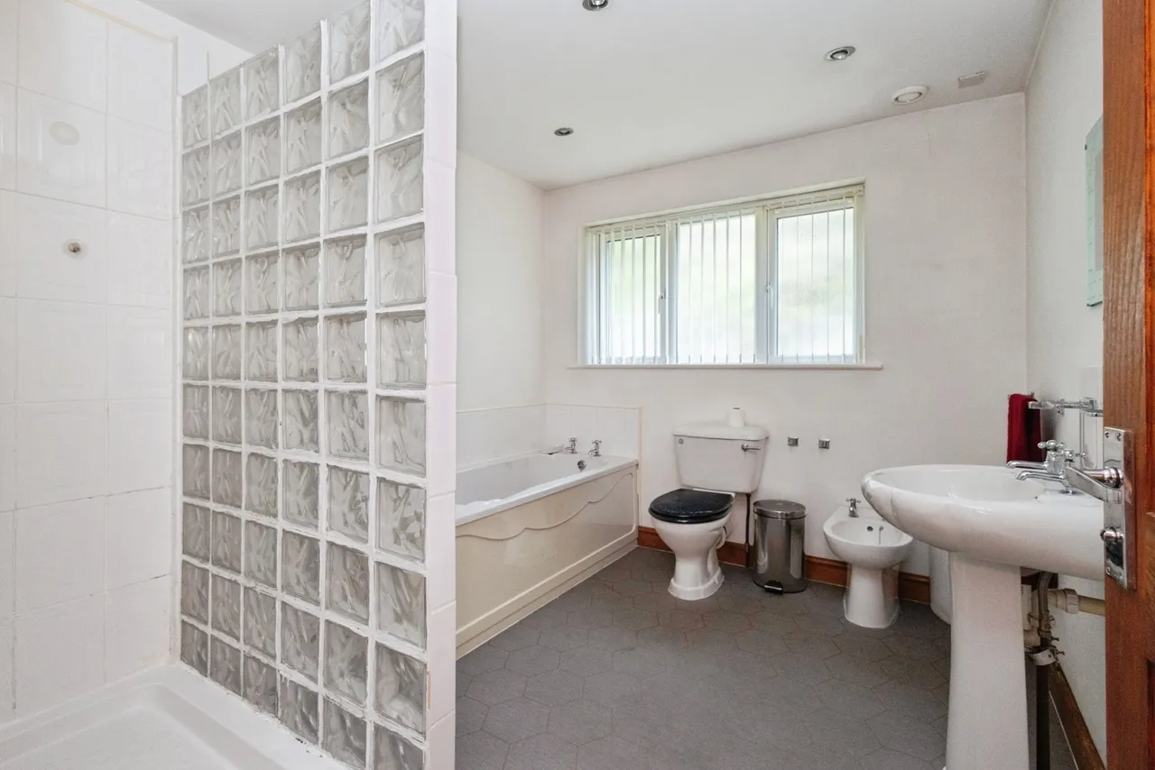 St. Anthonys Drive, ASHTON-UNDER-LYNE, Lancashire, OL5, photo 24