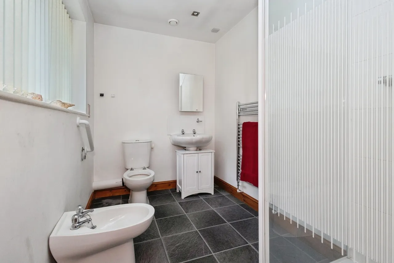 St. Anthonys Drive, ASHTON-UNDER-LYNE, Lancashire, OL5, photo 19