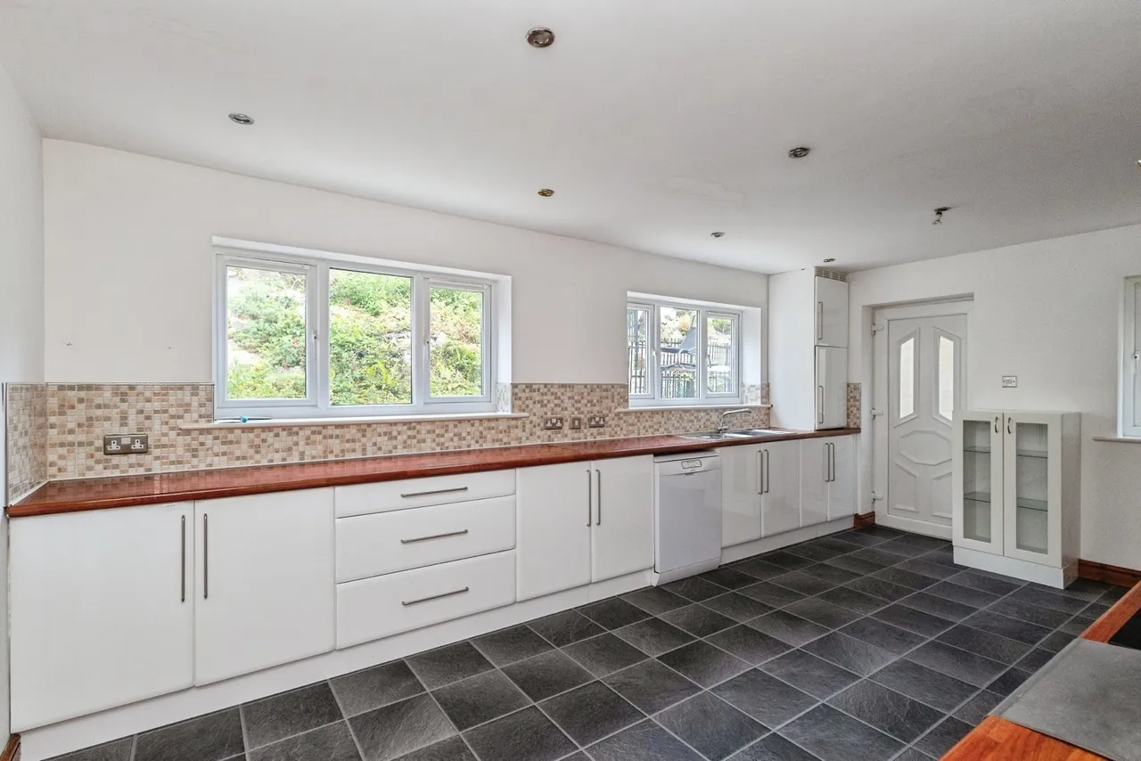 St. Anthonys Drive, ASHTON-UNDER-LYNE, Lancashire, OL5, photo 13