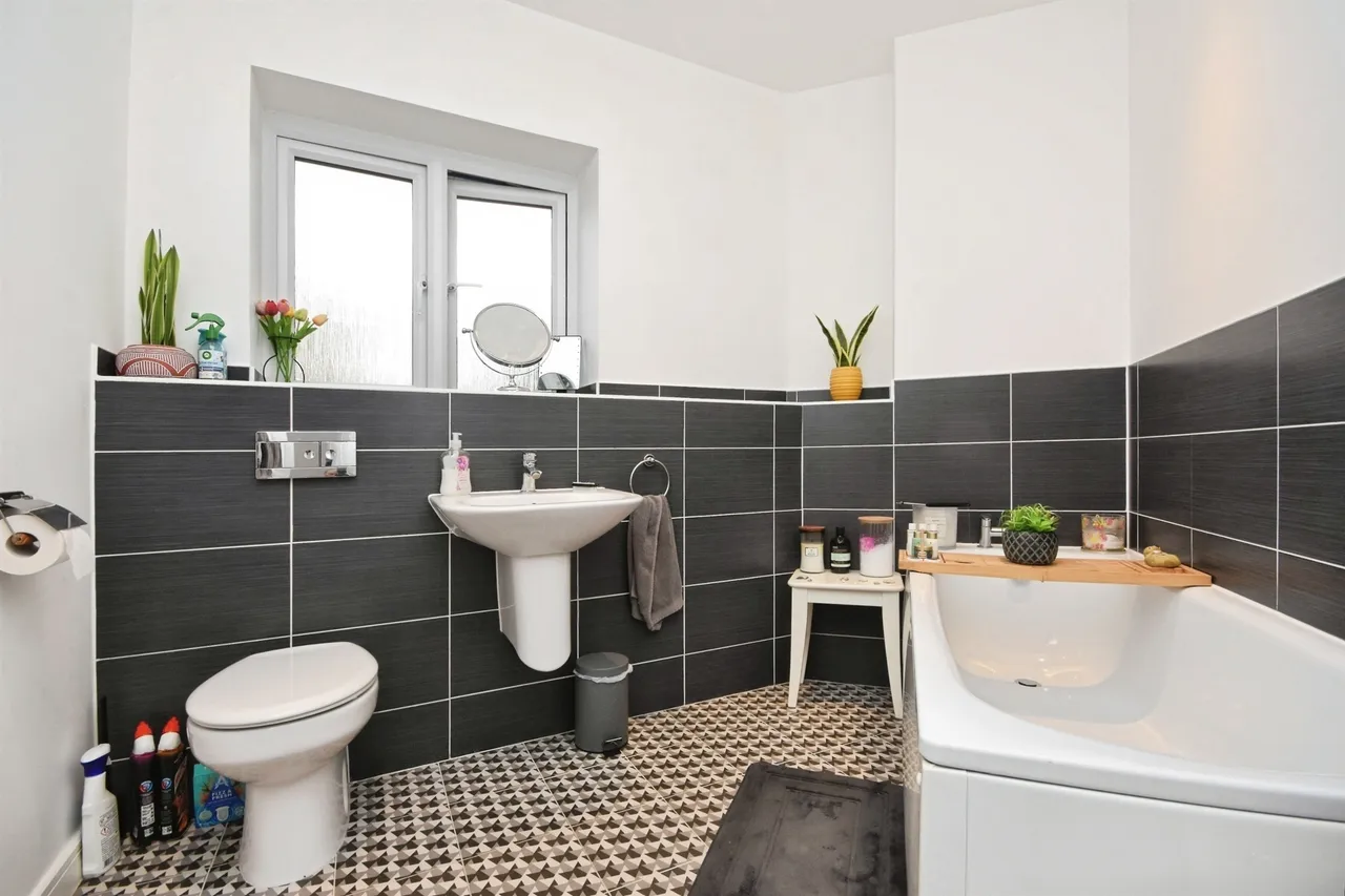 Essex Way, Great Warley, CM13, photo 15