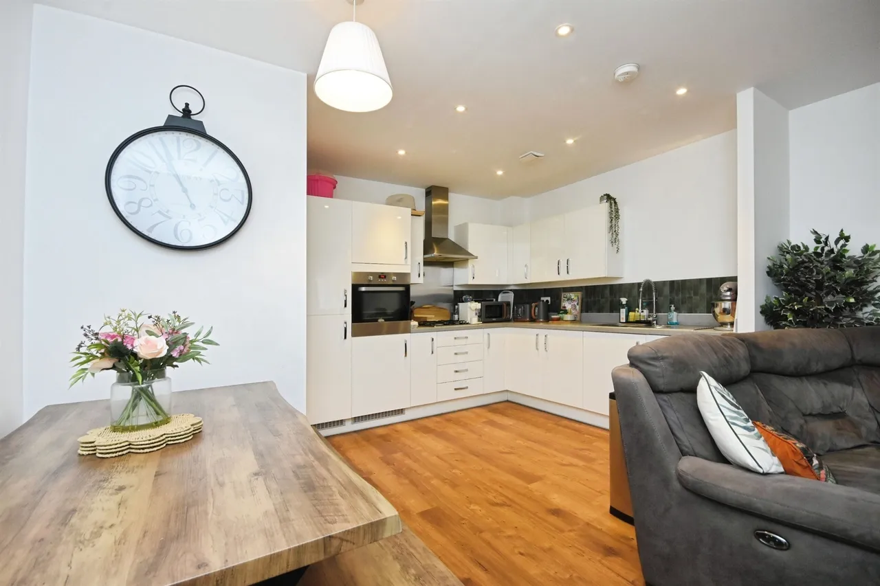 Essex Way, Great Warley, CM13, photo 2