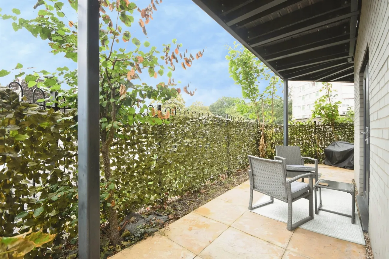 Essex Way, Great Warley, CM13, photo 16