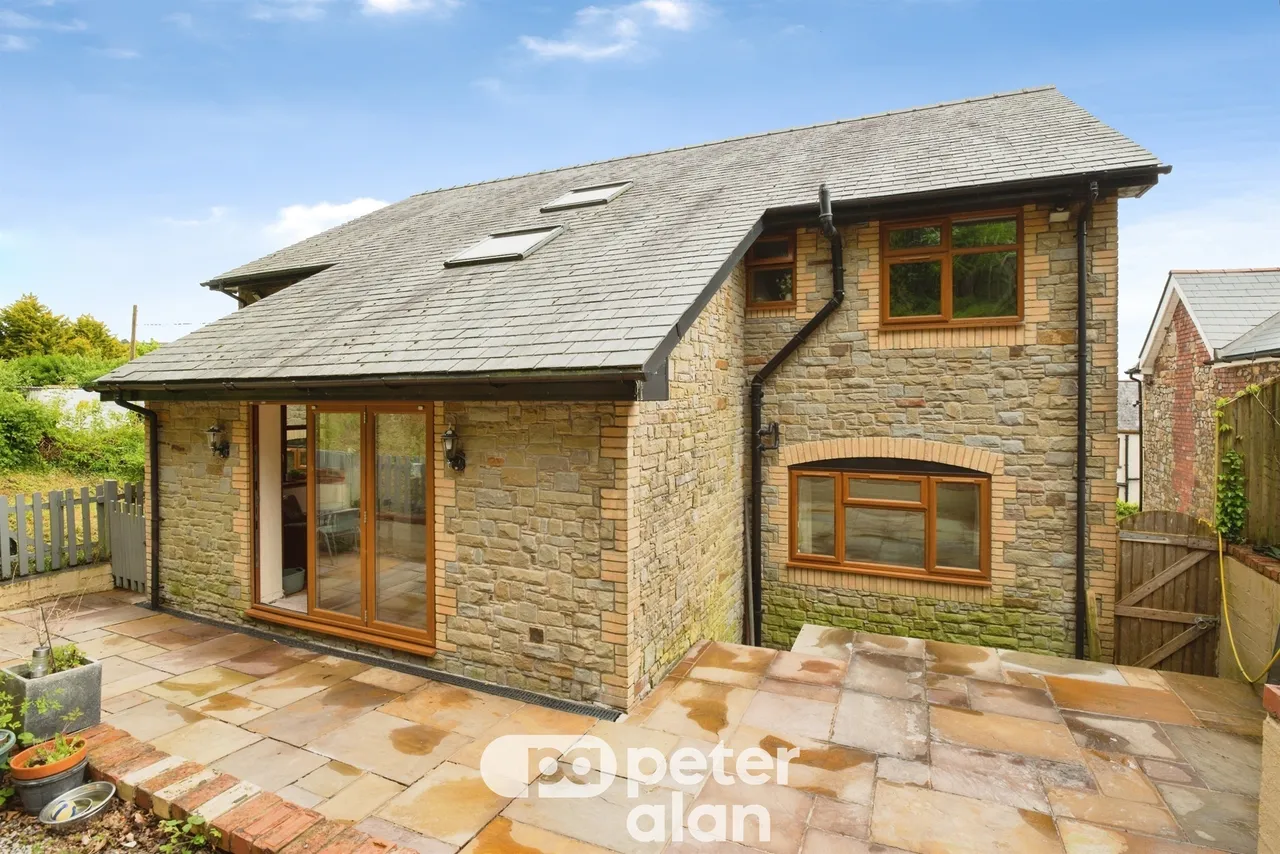 Stoney Road, Pontypool, NP4, photo 2