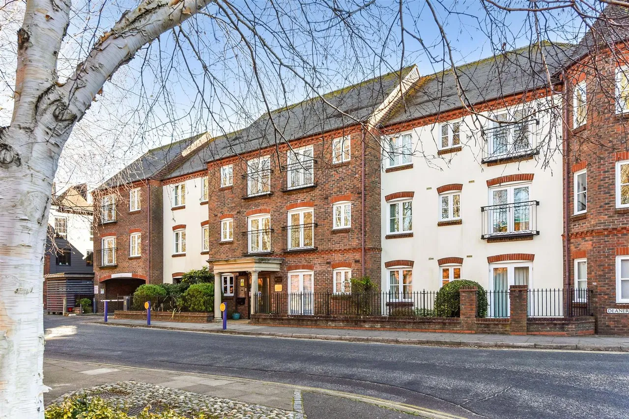 1 bed property for sale, Deanery Close, Chichester, PO19
