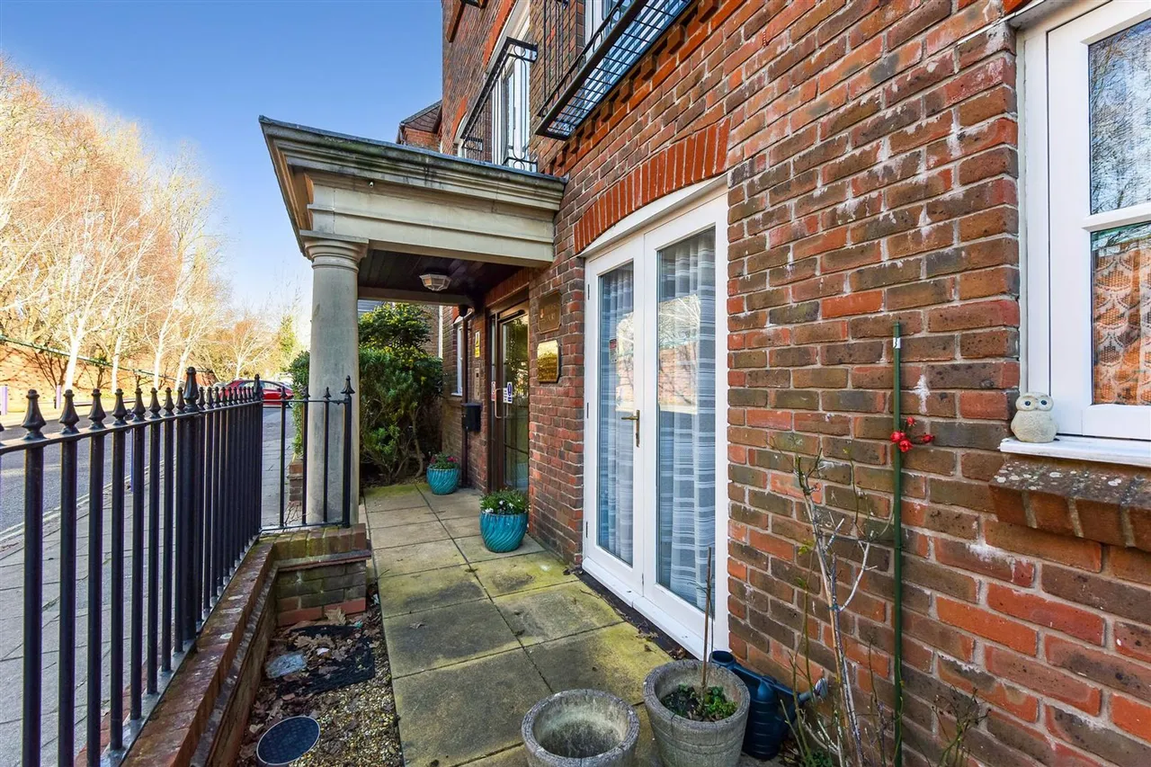 Deanery Close, Chichester, PO19, photo 4
