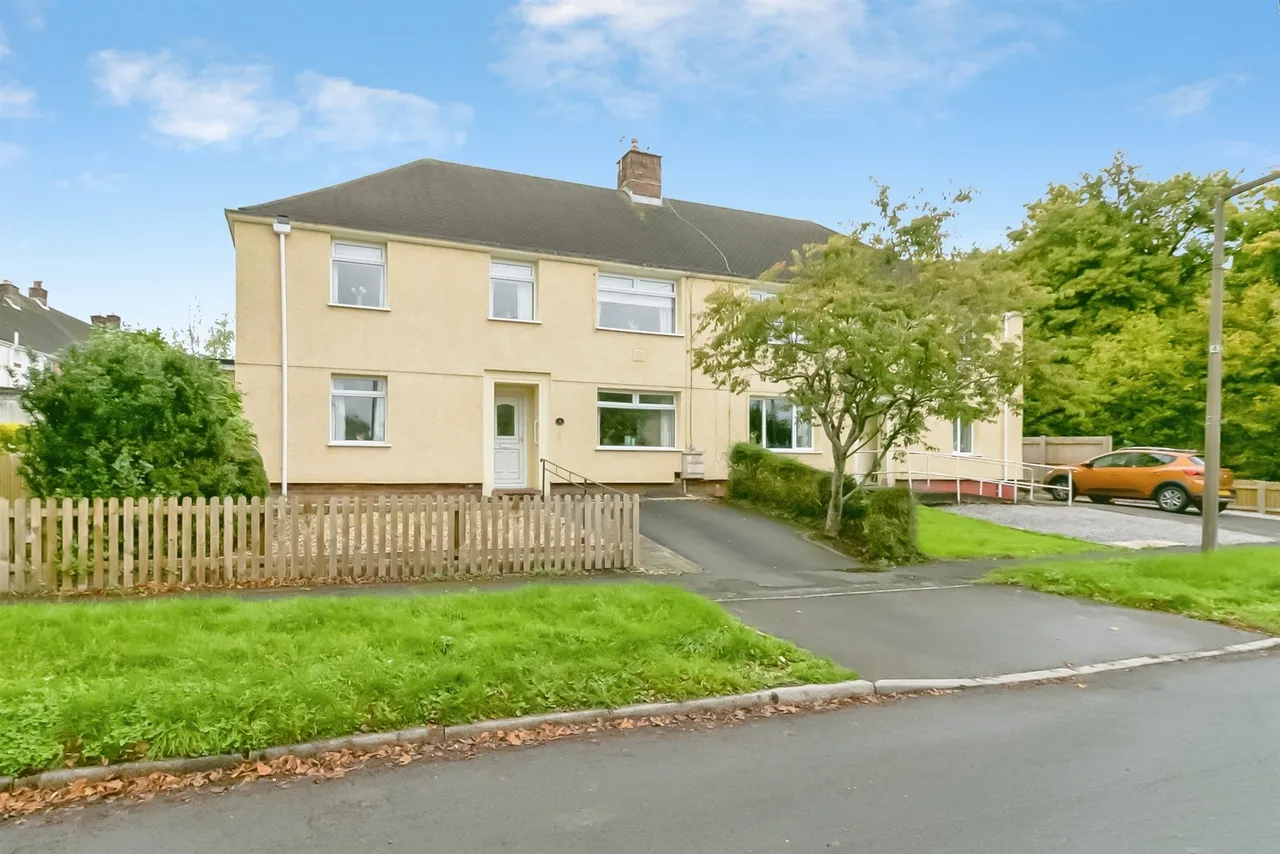 2 bed flat for sale, Heol Llanbedr, CF5