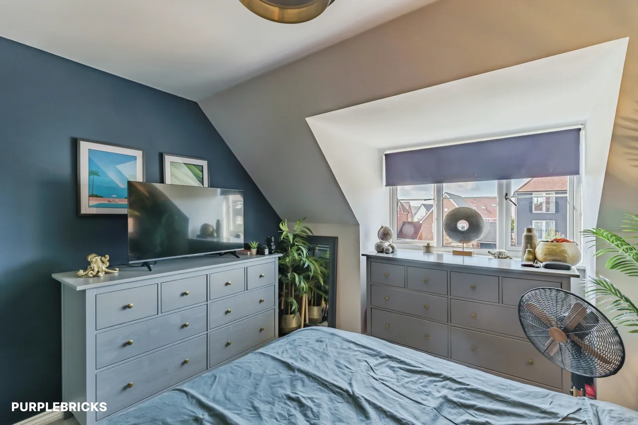 Illett Way, Horsham, RH12, photo 11