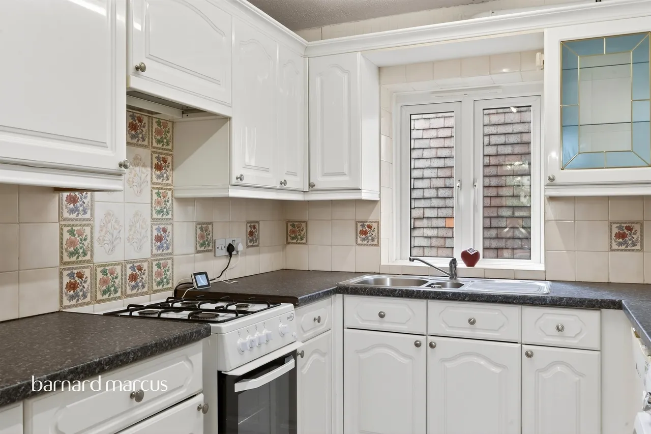 Coniston Close, London, photo 6