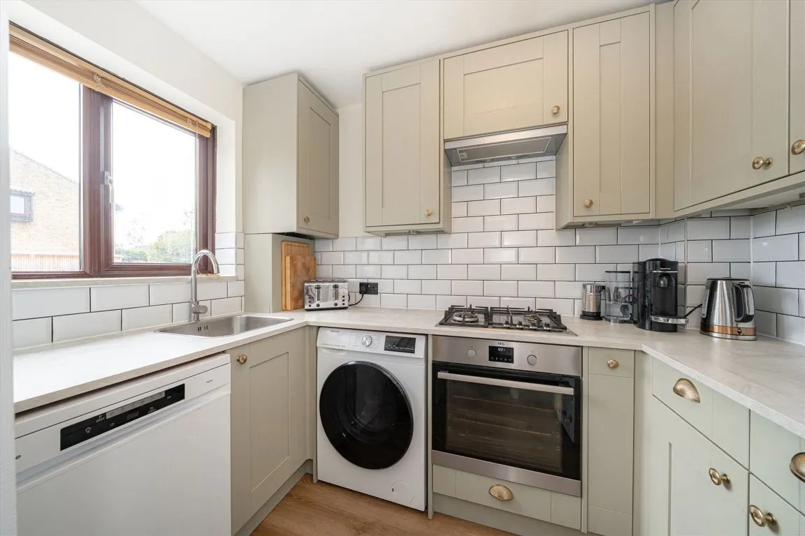 Tanners Close, Walton-On-Thames, KT12, photo 3
