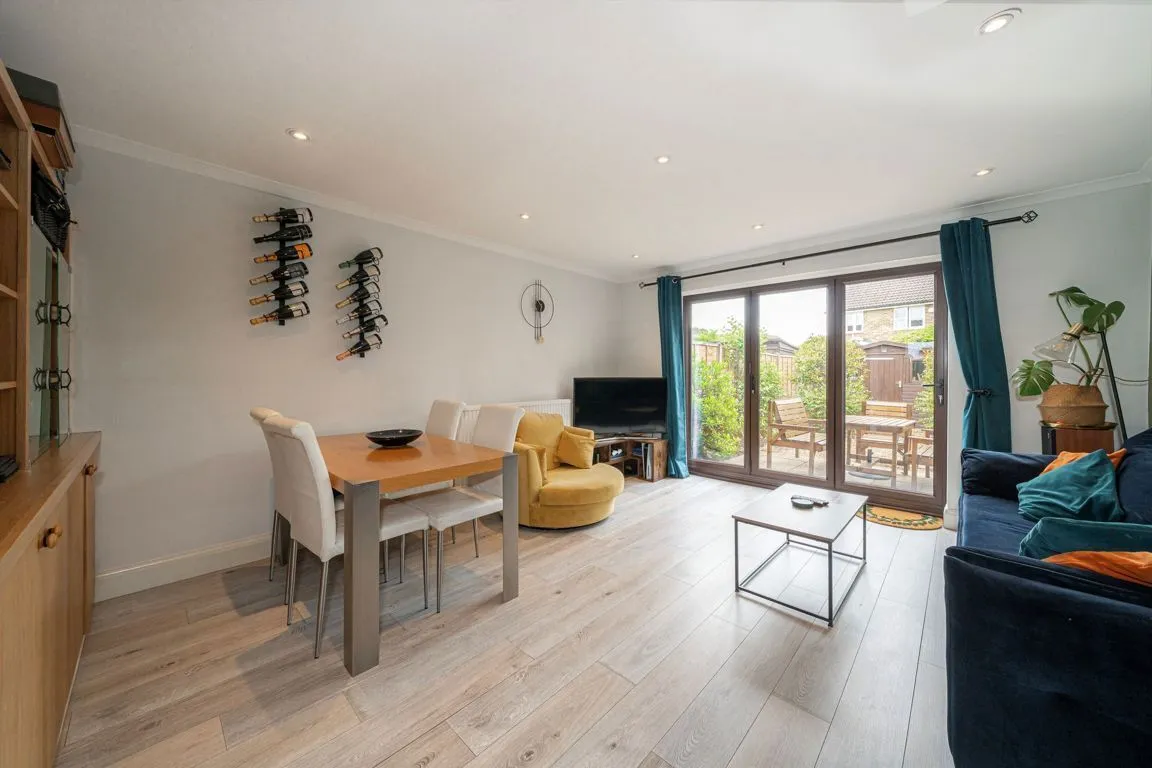 Tanners Close, Walton-On-Thames, KT12, photo 2
