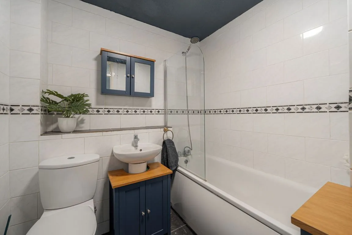 Tanners Close, Walton-On-Thames, KT12, photo 6