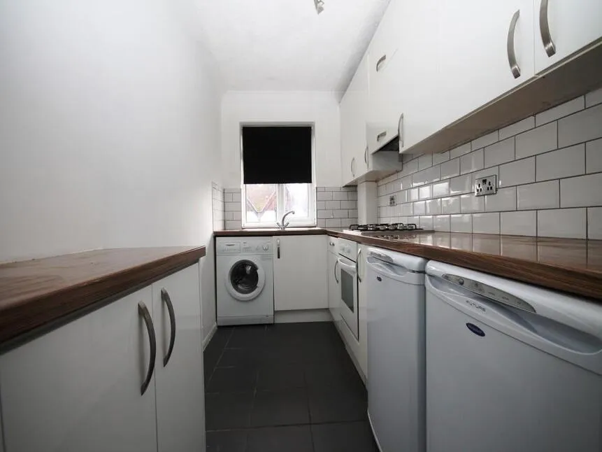 B 81 Main Road, Romford, RM2, photo 5