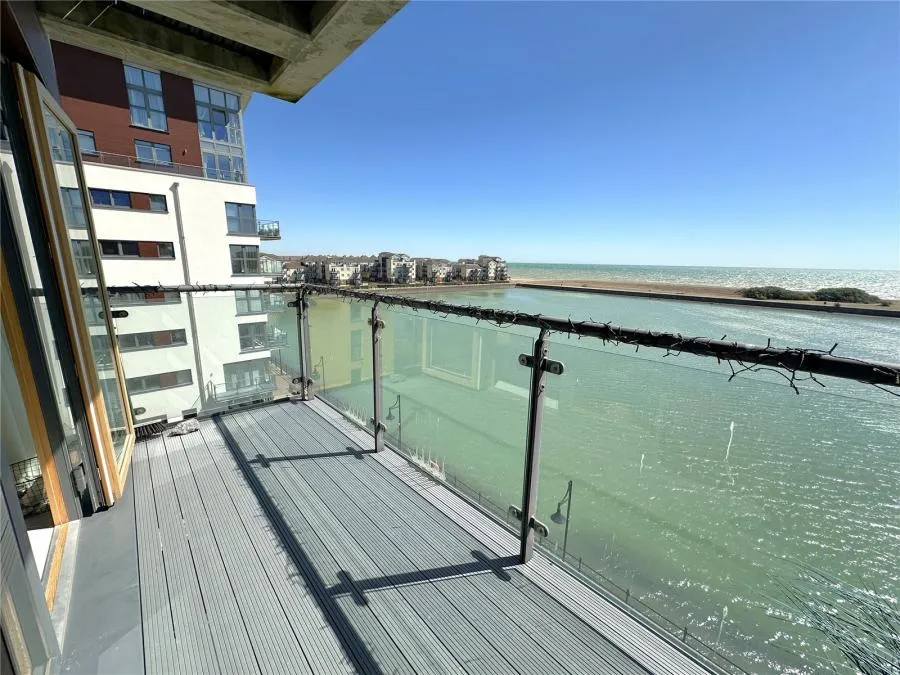 2 bed flat for sale, Midway Quay, Eastbourne, BN23