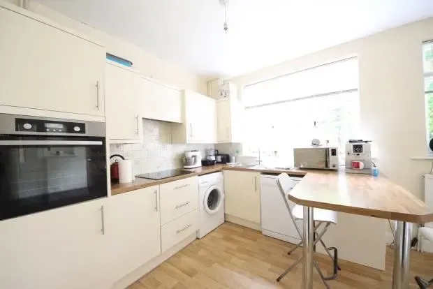 4 bed flat to rent, Clayton Street, London, SE11