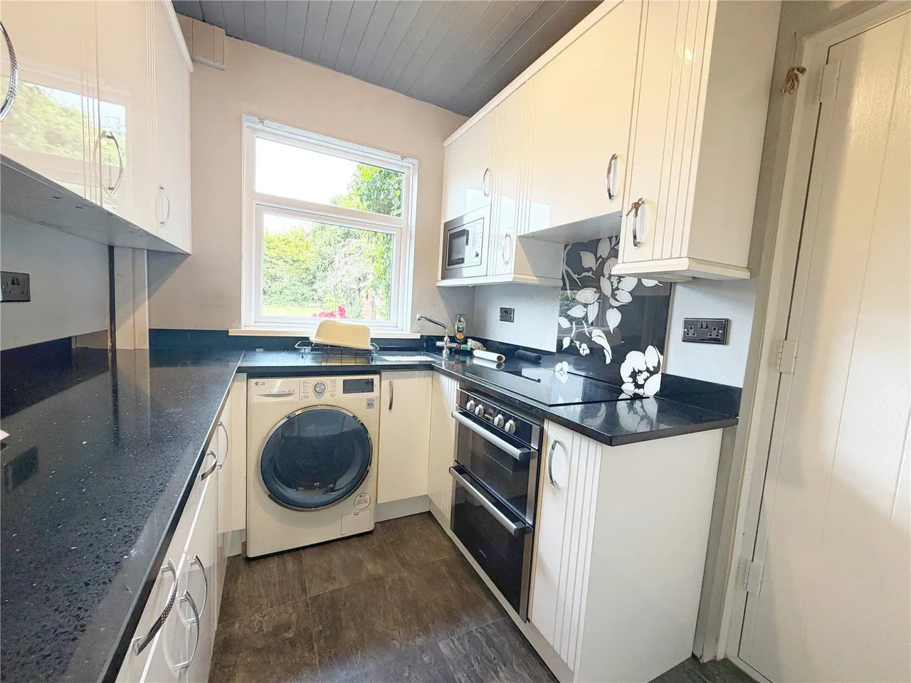 Springfield Road, Middleton, M24, photo 10