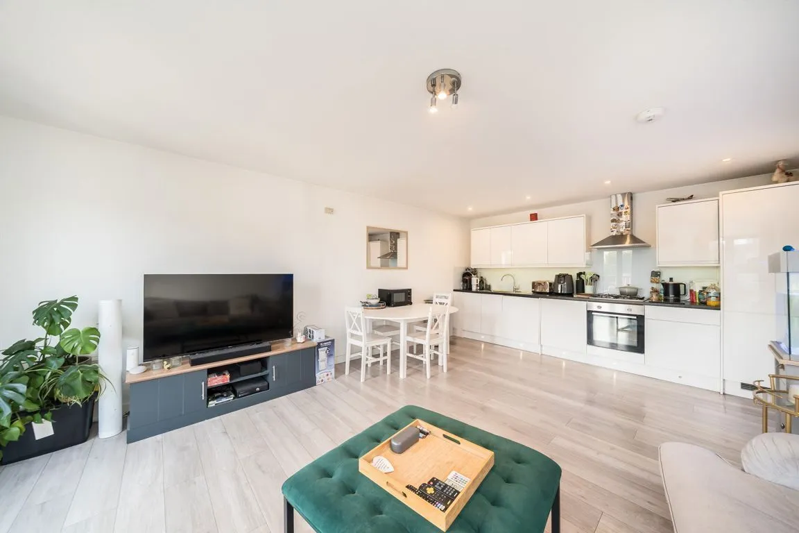 2 bed property to rent, Nipper Alley, KT1