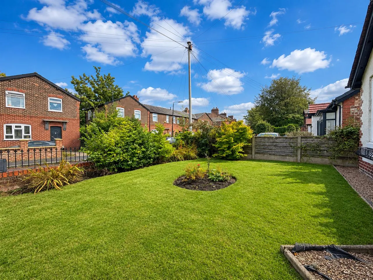 Doveston Road, Sale, M33, photo 3