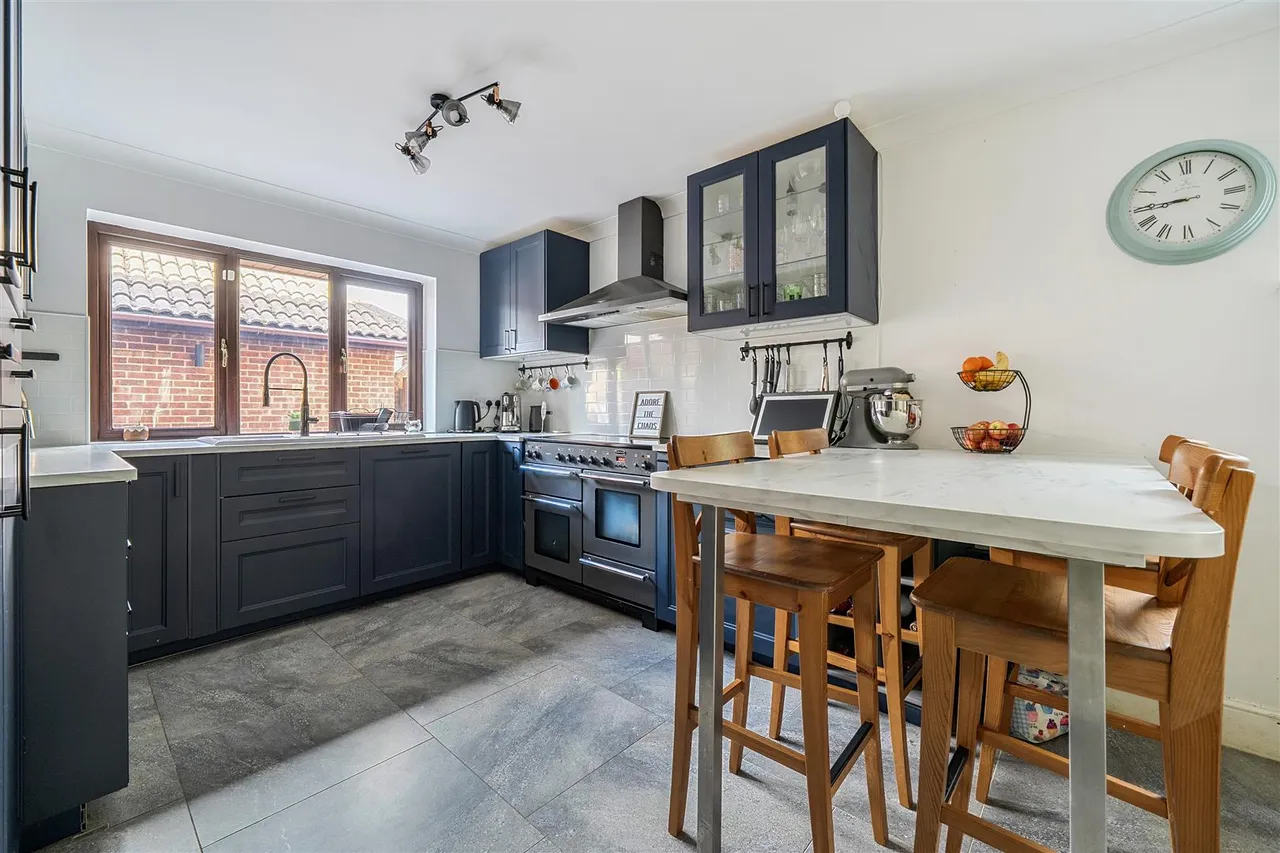 Segensworth Road, Fareham, photo 3