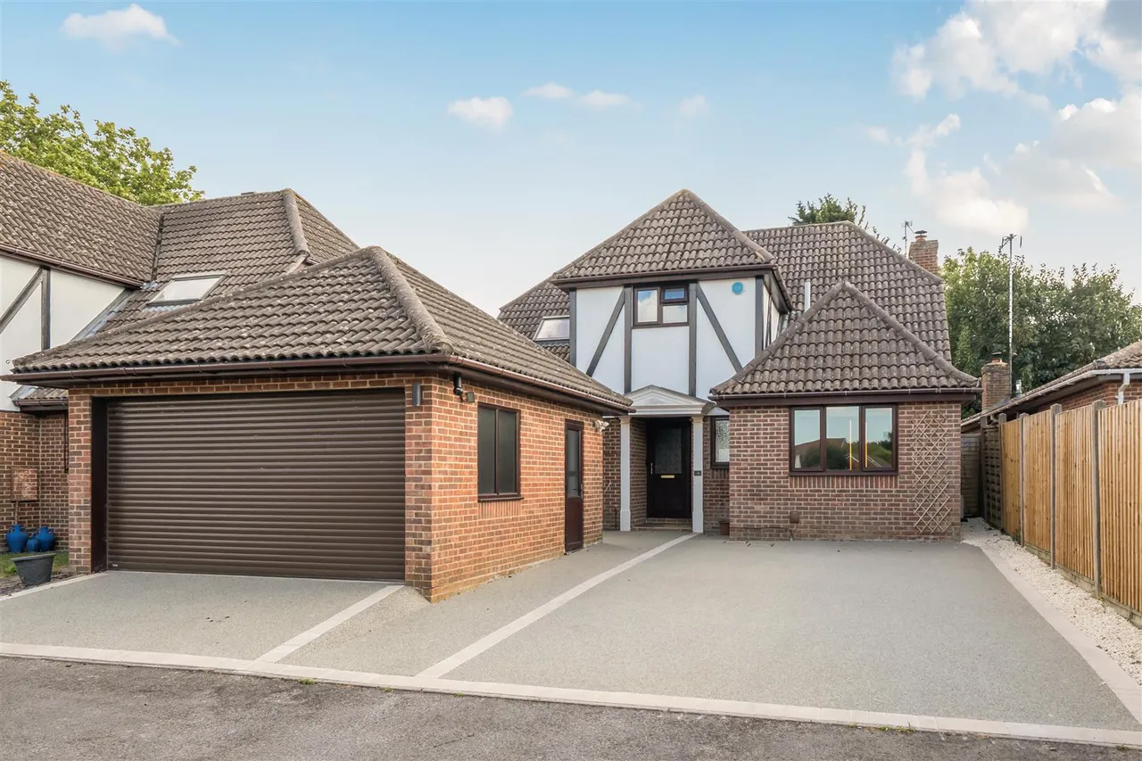 4 bed house for sale — Segensworth Road, Fareham