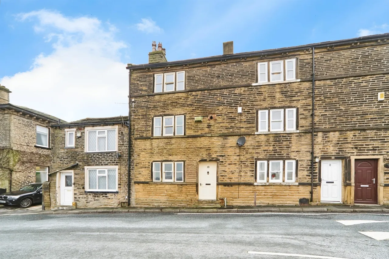 3 bed house for sale — Moorside Road, BRADFORD