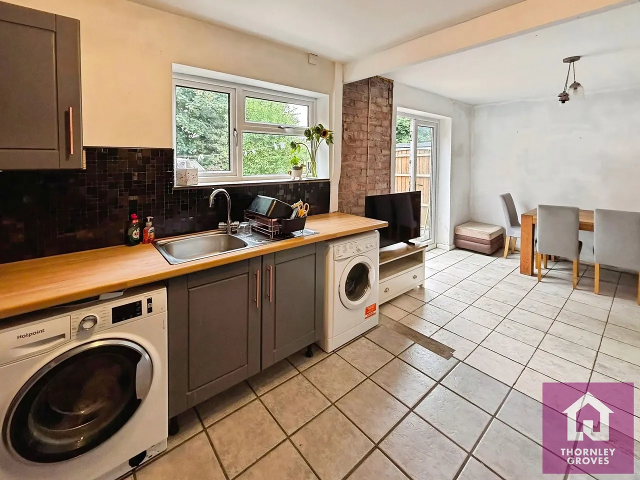 Narbonne Avenue, Eccles, M30, photo 13