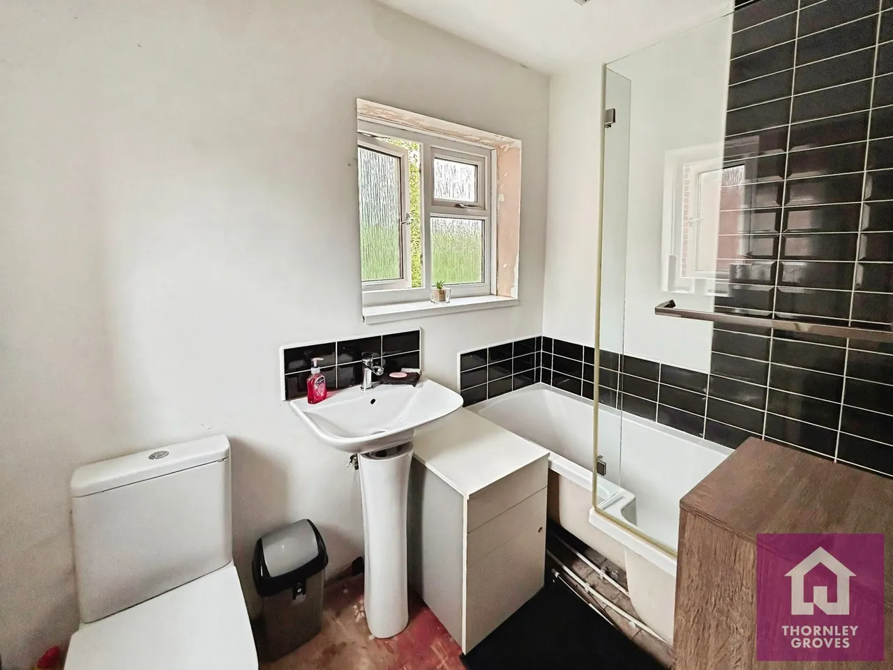 Narbonne Avenue, Eccles, M30, photo 10